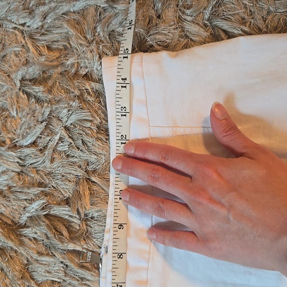 Dolce & Gabbana Elegant White Pencil Skirt With Back Exposed Zipper - Picture 13 of 16
